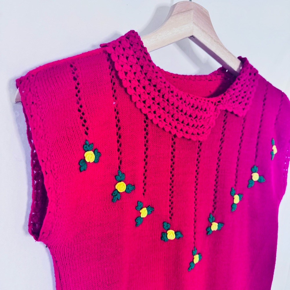 Vintage 50s Handmade Knit Sleeveless Sweater Embroidered Floral Wool Top - Picture 2 of 9